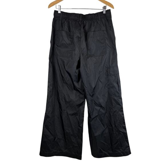 NWT Fabletics Black Nylon High Waist Water Resistant Cargo Wide Leg Pant -Medium - Picture 3 of 3
